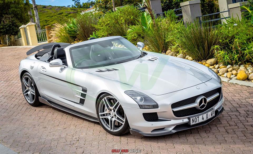 Mercedes SLS gets a set of RW Renn Style CF Side Skirt Extensions
