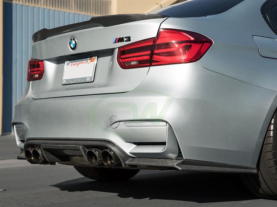 A BMW F8x M3 and M4 with an Exotics Style CF Diffuser from RW