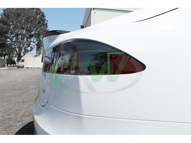Tesla Model S in white with an RW Carbon Fiber Trunk Spoiler