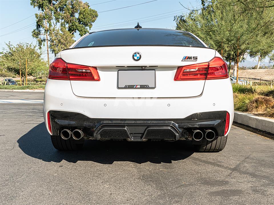 BMW F90 M5 competition in white with CS style diffuser in carbon fiber