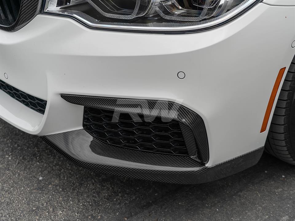 BMW G30 M550i with a set of Performance Carbon Fiber Style Splitters