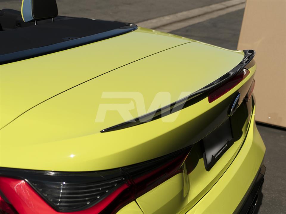BMW G83 M4 in sao paulo yellow with carbon fiber trunk spoiler form RW carbon