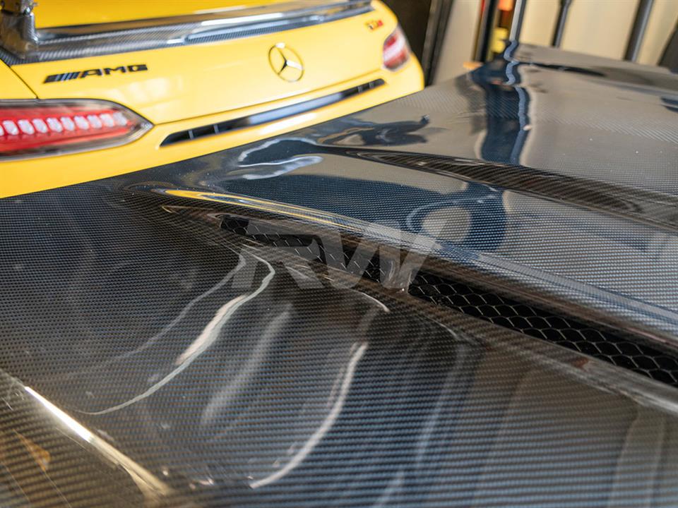 detail shot of the full carbon hood for the G01 G02 X3 X4 F97
