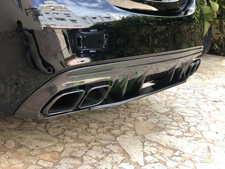 Mercedes W205 C63S Sedan mounts a Carbon Fiber Diffuser
