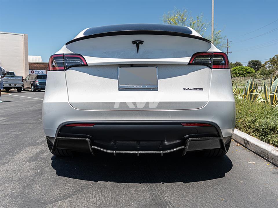 White Tesla Model Y with DTM carbon fiber diffuser from RW