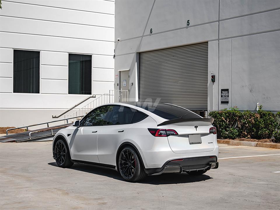 White Tesla Model Y with DTM carbon fiber diffuser from RW