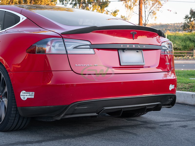 RW Carbon has now released a carbon fiber diffuser for the Tesla Model S