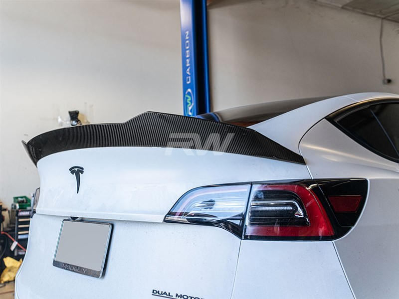 High-Efficiency Carbon Fiber Trunk Spoiler For Tesla Model Y